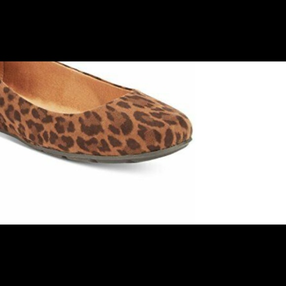 Leopard Print Flat Shoes - Picture 4 of 9